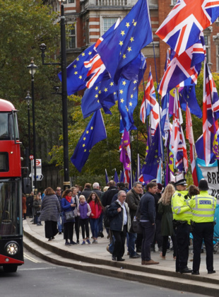 Which Brexit strategy, if any, would get Labour an overall majority?