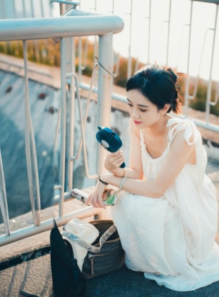 The &#8216;fast-tech&#8217; that&#8217;s fuelling a waste crisis